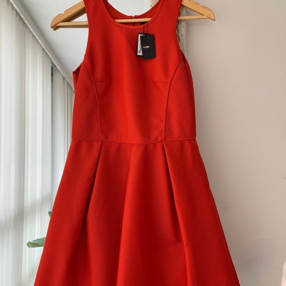 Beautiful dress, size 2, never worn - Picture 3 of 3